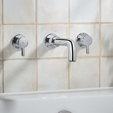 AL3THWMBFC Bristan Altum 3TH Wall Mounted Bath Filler in Chrome Bathroom Setting