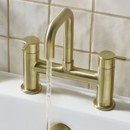 ALBFBB Bristan Altum Bath Filler in Brushed Brass Bathroom Setting