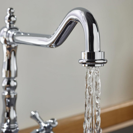 K SNK EF C Bristan Colonial Easyfit Sink Mixer in Chrome Spout Close Up
