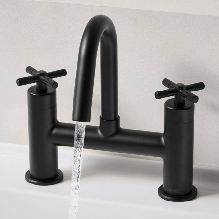 CRU BF BLK Bristan Cruzar Bath Filler in Black Close Up