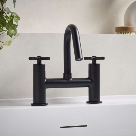 CRU BF BLK Bristan Cruzar Bath Filler in Black Bathroom Setting