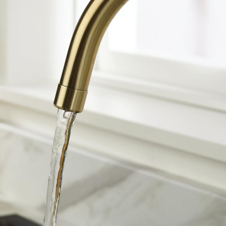 EC SNK EF BB Bristan Echo Brushed Brass Easy Fit Mono Sink Mixer Spout Close Up