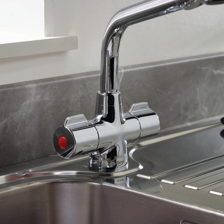 MH SNK EF C Bristan Manhattan Chrome Easyfit Sink Mixer Lever Handles Close Up