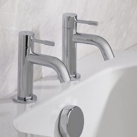 MI 3/4 C Bristan Mila 3 4 Bath Pillar Taps Pair Chrome Close Up