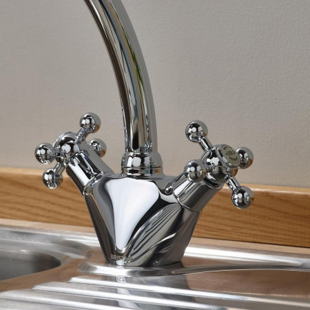 RGSNKEFC Bristan Regency Easyfit Sink Mixer Crosshead Handles Close Up