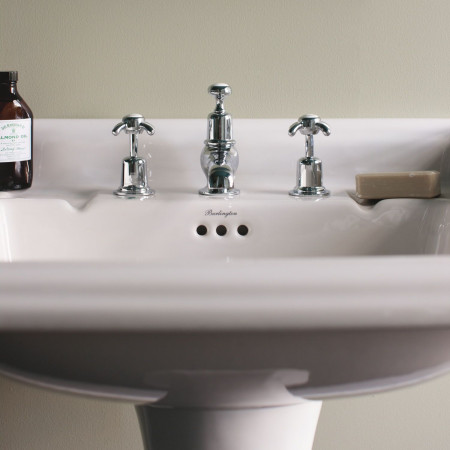 P6/B15 Burlington Classic 650mm Basin and Classic Pedestal Line Drawing
