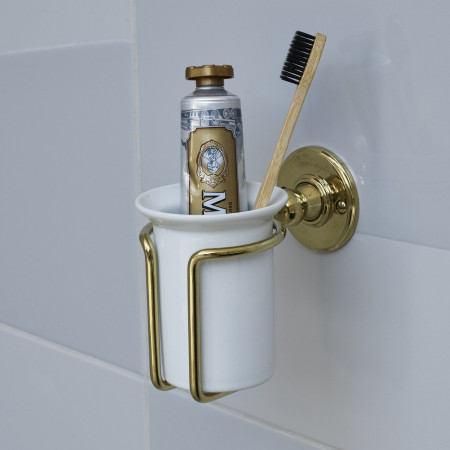 A2GOLD Burlington Tumbler Holder in Gold Lifestyle