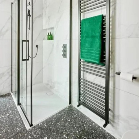 Merlyn Level25 Anti Slip 1400 x 900mm Rectangular Shower Tray Lifestyle