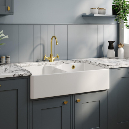 BU121AS36D Nuie Butler 895 x 550mm White Fireclay Stepped Weir Double Sink & Overflow with Brushed Brass Tap