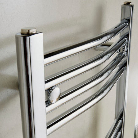 VAAURTC080060 Vantara Aurelius Curved Chrome 800 x 600mm Towel Radiator Close Up