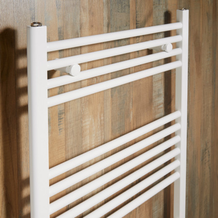 VAAUR160050 Vantara Aurelius Straight White 1600 x 500mm Towel Radiator Close Up