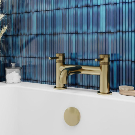 NU-009 Scudo Core Bath Filler in Brushed Brass with Cross Hatch Handles