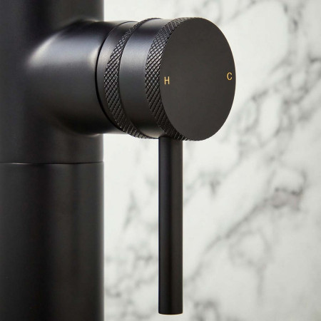 NU-017 Scudo Core Freestanding Bath Shower Mixer in Black Lifestyle Handle