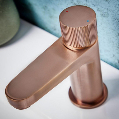 KO-031 Scudo Koko Brushed Bronze Mini Mono Basin Mixer Handle Design