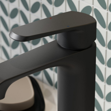 MON-012 Scudo Montana Mini Mono Basin Mixer in Black Lever Close Up