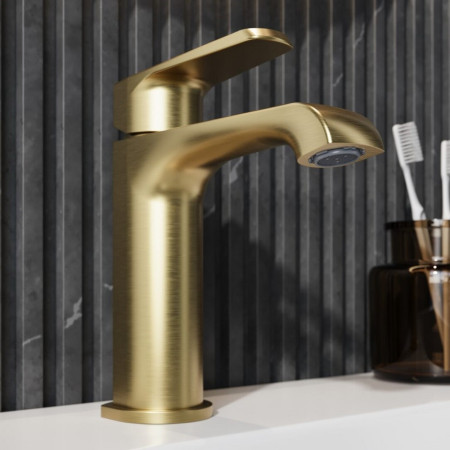 MON-009 Scudo Montana Mono Basin Mixer in Brushed Brass Spout Close Up