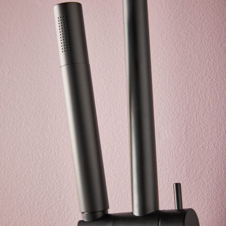 NU-130 Scudo Riser Rail and Handset with Hose in Matt Black Close Up of Rounded Body
