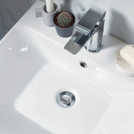 WASTE93 Scudo Round Centre Dome Slotted Sprung Basin Waste in Chrome Bathroom Setting