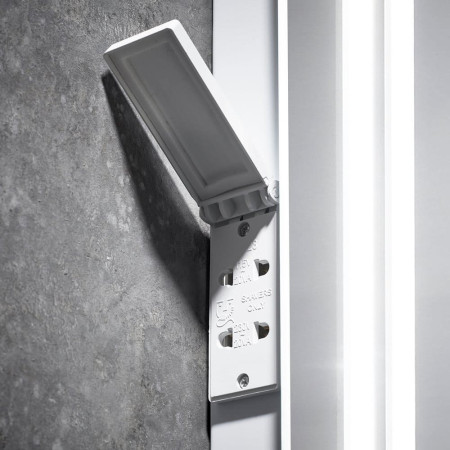 SE30679C0 Sensio Shannon 700 x 500mm Illuminated LED Mirror Shaver Socket
