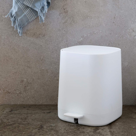 BX575 Smedbo Beslagsboden Curve Line 4L Soft Close Pedal Bin in White Lifestyle