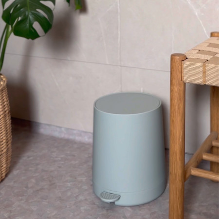 BG574 Smedbo Beslagsboden Satin 4L Soft Close Pedal Bin in Eucalyptus Close Up