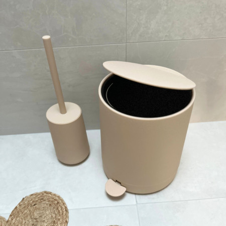 BE574 Smedbo Beslagsboden Satin 4L Soft Close Pedal Bin in Sand with Toilet Brush