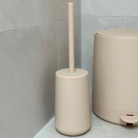 BE573 Smedbo Beslagsboden Satin Freestanding Sand Toilet Brush and Holder Lifestyle