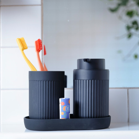 BB561 Smedbo Beslagsboden Wave Freestanding Soap Dispenser in Black Close Up