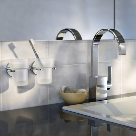 RK343 Smedbo House Tumbler Holder With Frosted Glass Tumbler Close Up