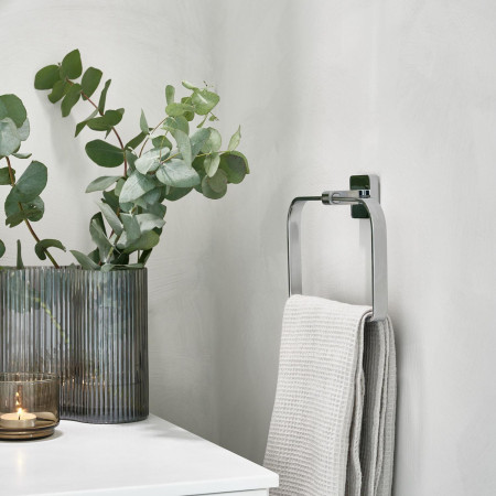 OK344 Smedbo Ice Towel Ring Bathroom Setting