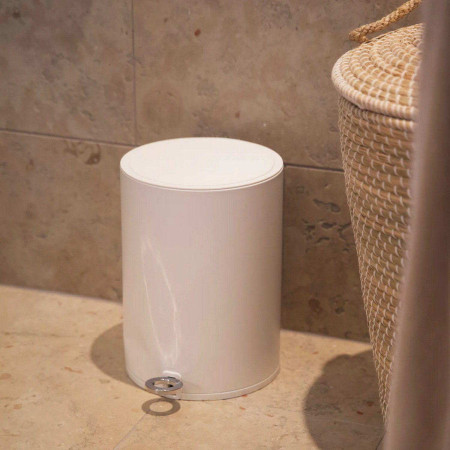 FX668 Smedbo Outline Lite 6 Litre White Soft Close Pedal Bin Lifestyle