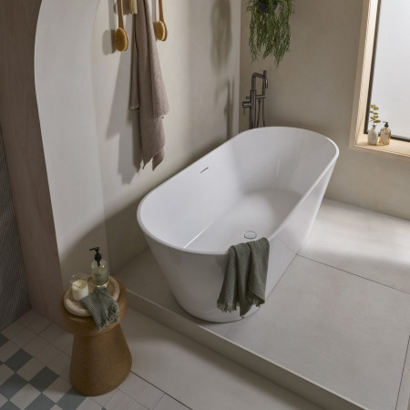 DC17030 Tavistock Cadence 1500mm Double Ended Freestanding Bath Bathroom Setting