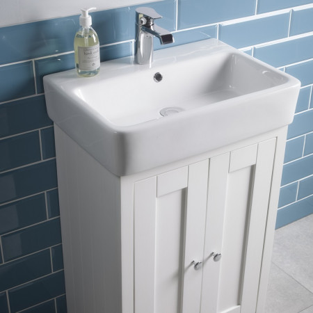 LAN550BLW Tavistock Lansdown 550 Freestanding Unit in Linen White Lifestyle