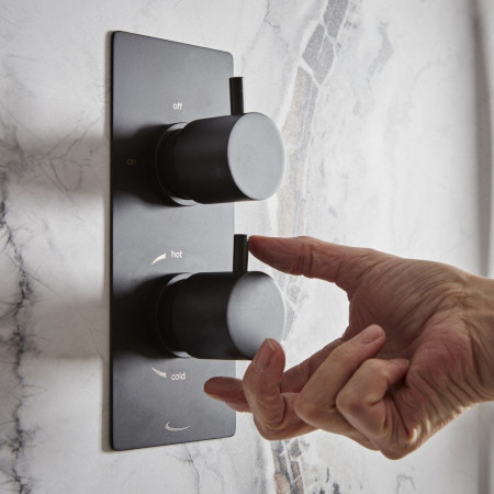 SMT1612 Tavistock Merit Dual Function Diverter Concealed Shower System Black (6)