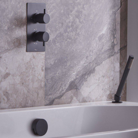SQT1618 Tavistock Quantum Black Dual Function Bath Filler and Handset (2)