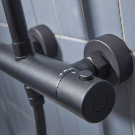 SQT1512 Tavistock Quantum Black Thermostatic Dual Function Bar Shower Lifestyle
