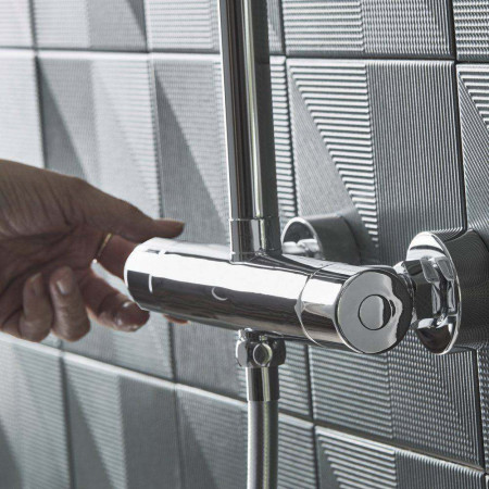 SQT2416 Tavistock Quantum Cool Touch Thermostatic Bar Valve & Handset (2)
