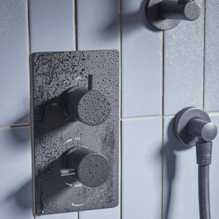 SQT1612 Tavistock Quantum Thermostatic Dual Function Black Concealed Shower (4)