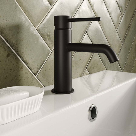 VAFTN02K Vantara Fortune Mono Basin Mixer with Waste in Black Lifestyle