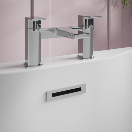 VAKLS16 Vantara Klass 1555 x 745mm Freestanding Bath Overflow Close Up